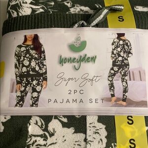 Honeydew Intimates Green Pajama Set with Botanical Charm